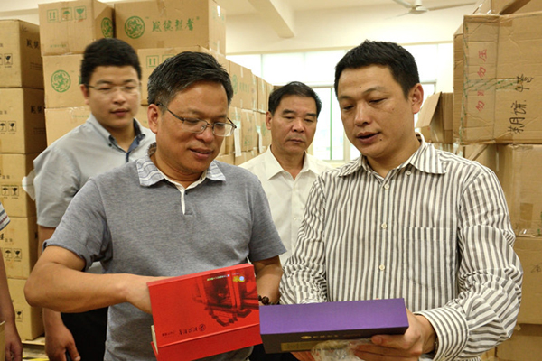 马柏伟主任考察公司所属安溪龙馨茶业公司 马柏伟主任考察公司所属安溪龙馨茶业公司