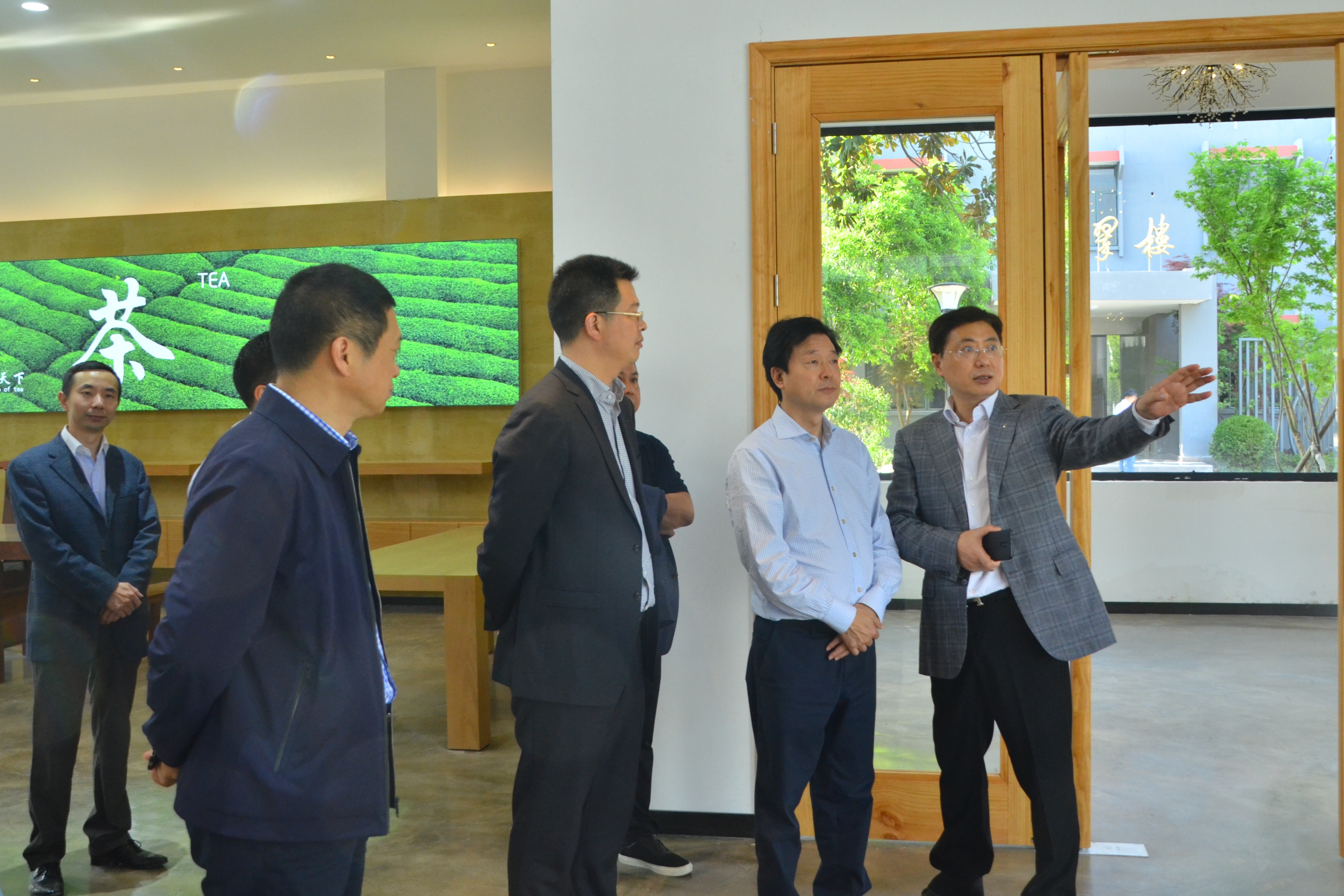 四川省万源市委书记吴晓勇一行来LD.COM-乐动(中国)考察交流