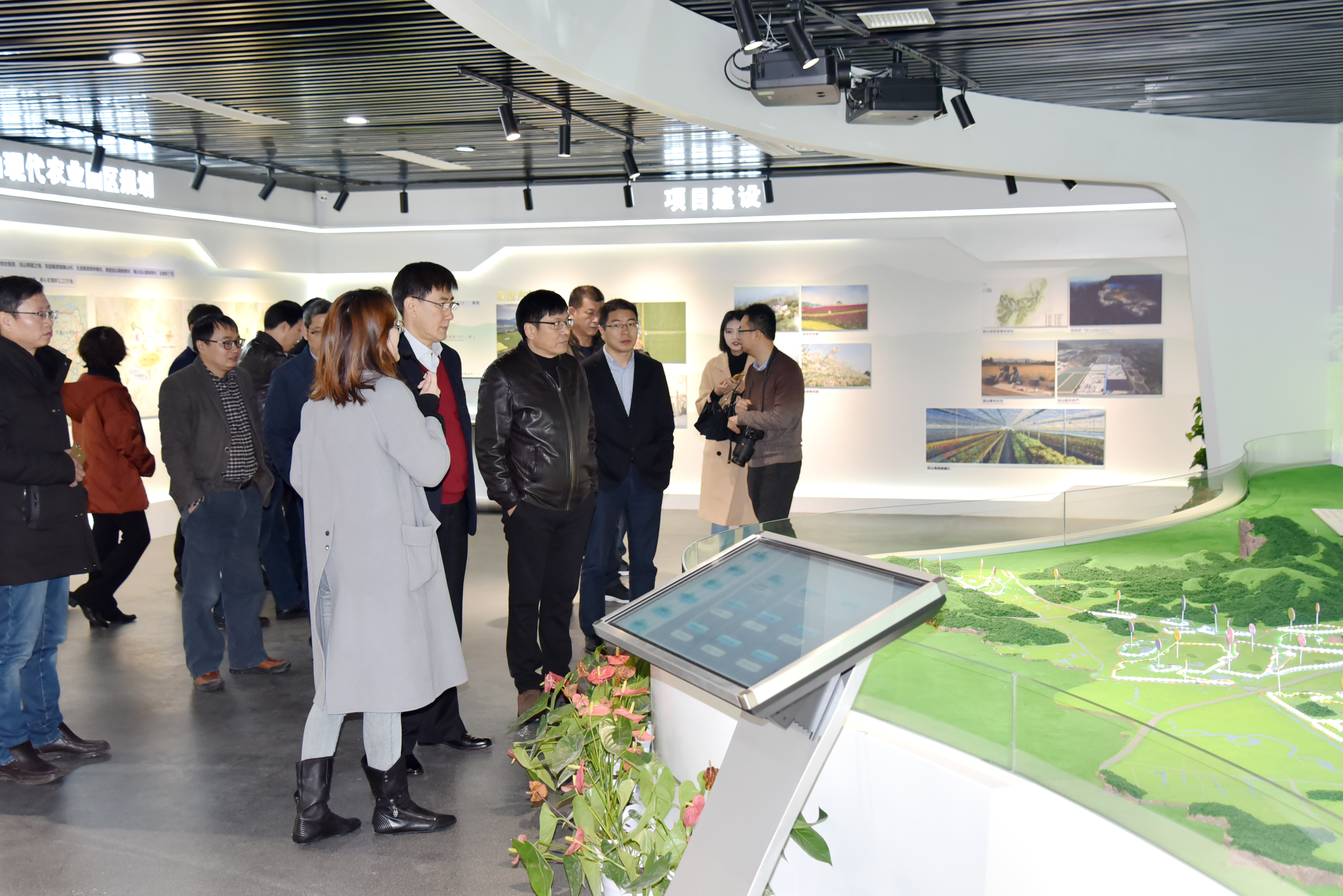 浙江省供销合作经济学会会长王东方一行考察LD.COM-乐动(中国)特种茶中心