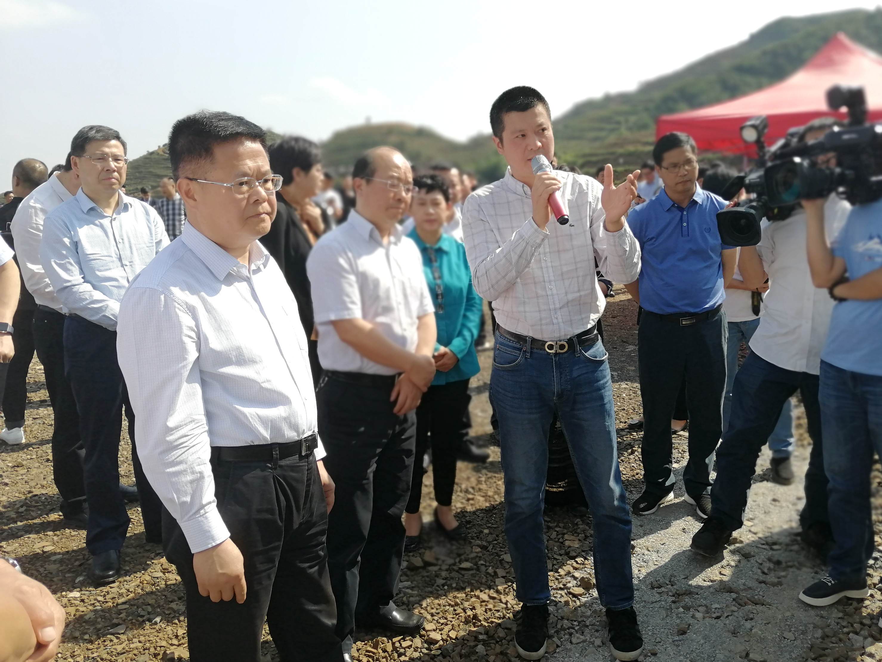 浙江省委副书记郑栅洁考察LD.COM-乐动(中国)贵州普安“白叶一号”工程种植基地