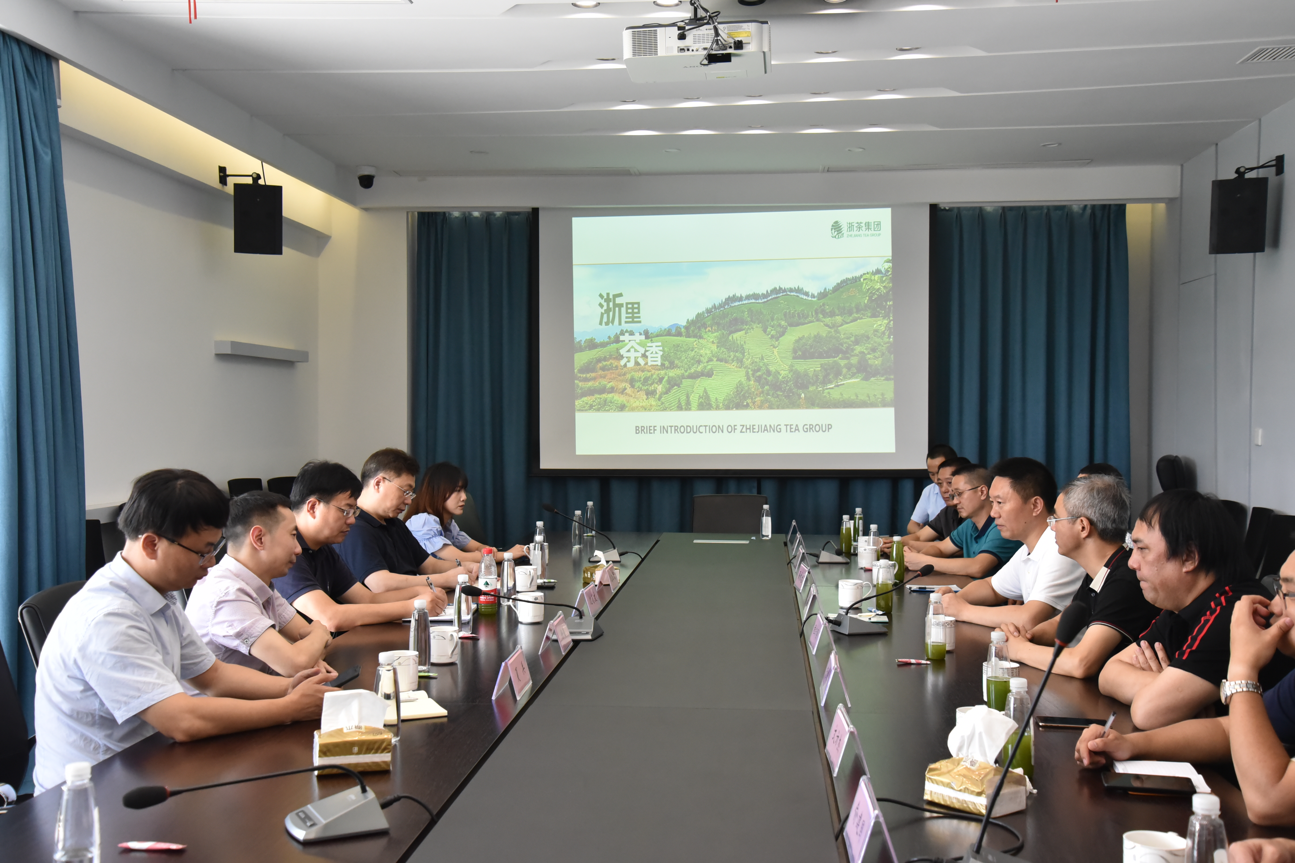 湖北恩施州人大常委会副主任王小平一行考察LD.COM-乐动(中国)茶博园