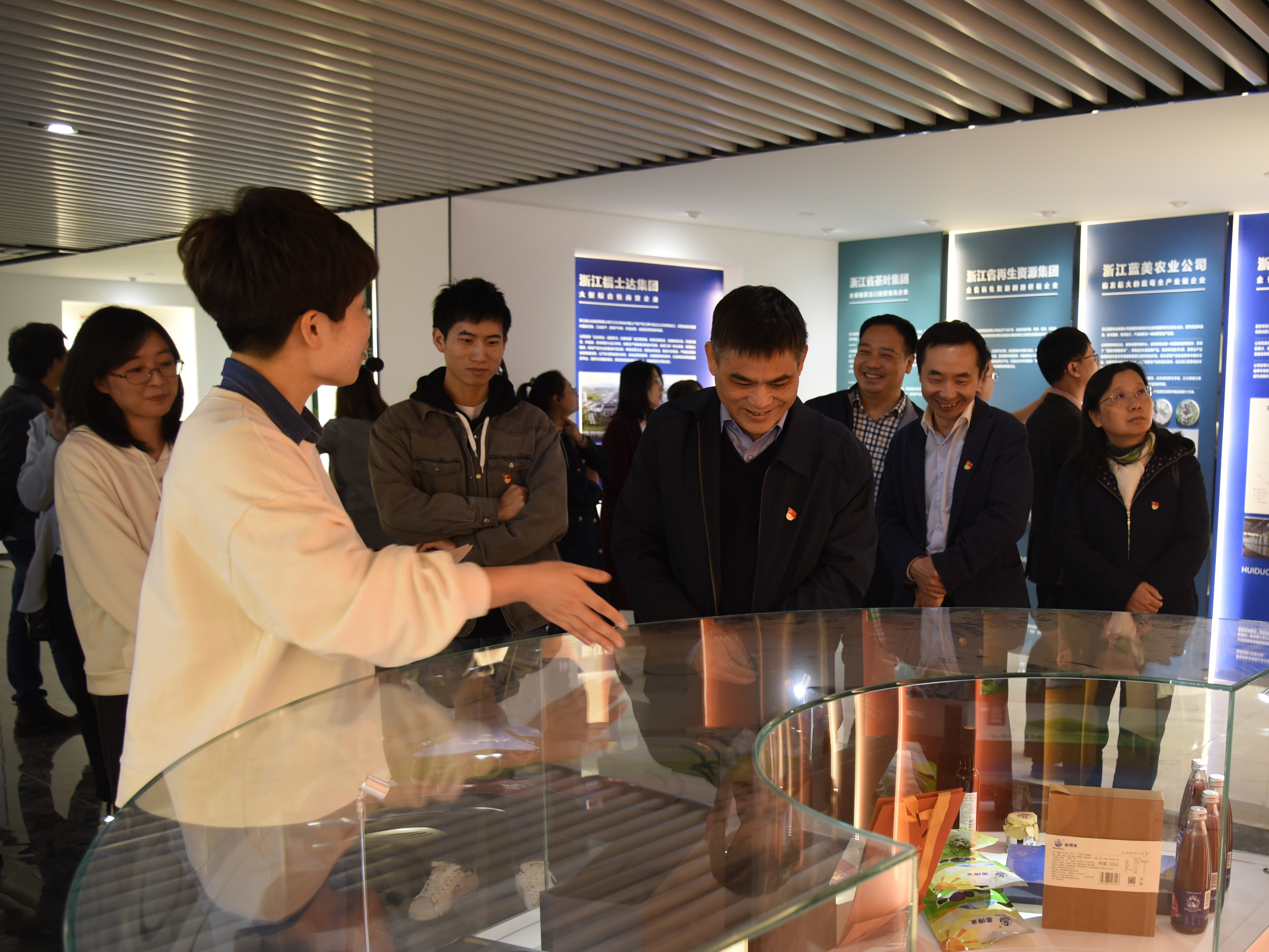 LD.COM-乐动(中国)第一、二党支部党员参观浙江供销社陈列馆