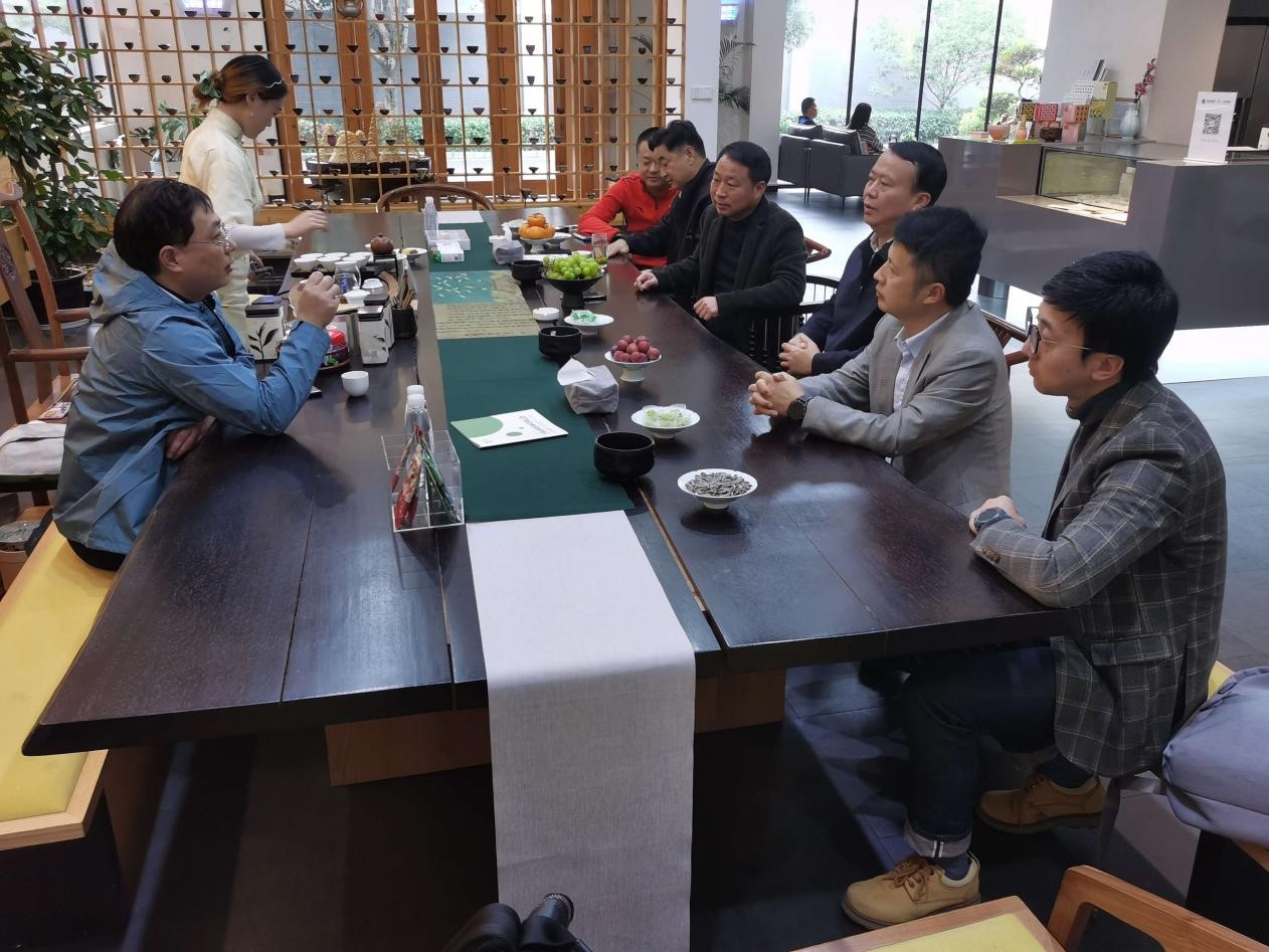 贵阳综保区党工委副书记黄良忠一行莅临LD.COM-乐动(中国)考察