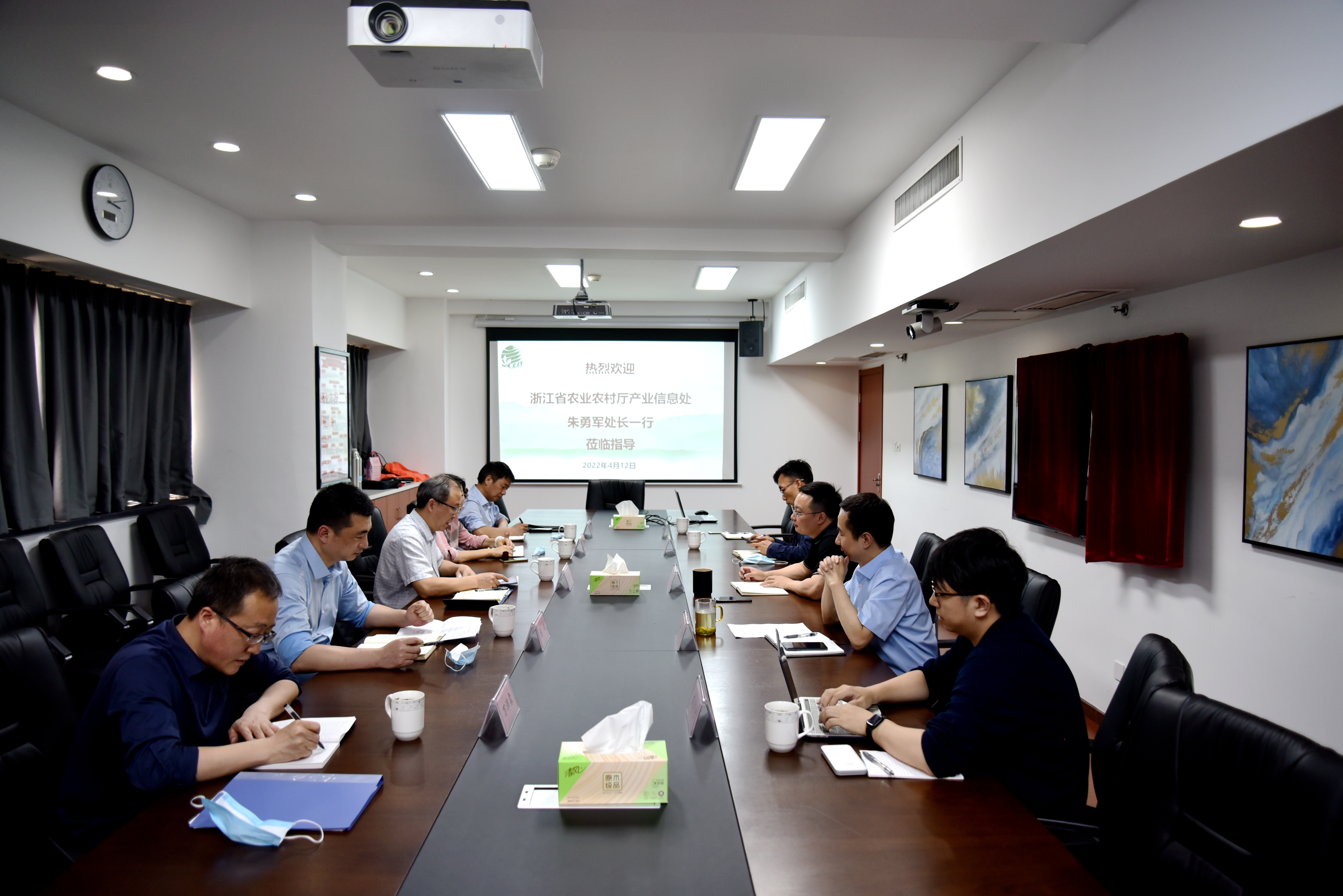 省农业农村厅产业信息处处长朱勇军一行莅临LD.COM-乐动(中国)调研指导