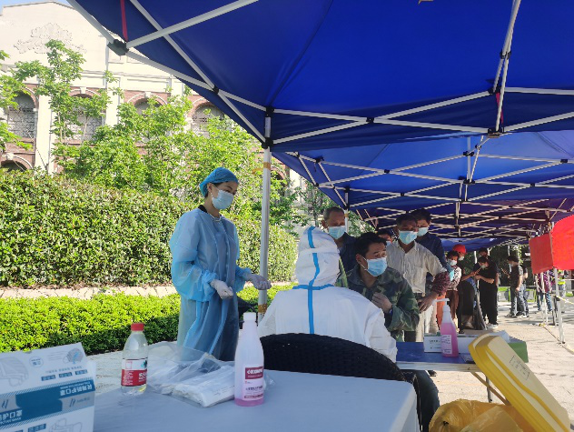 筑牢防疫第一线 狮峰党员在行动 LD.COM-乐动(中国)狮峰茶业党支部参加社区防疫志愿服务