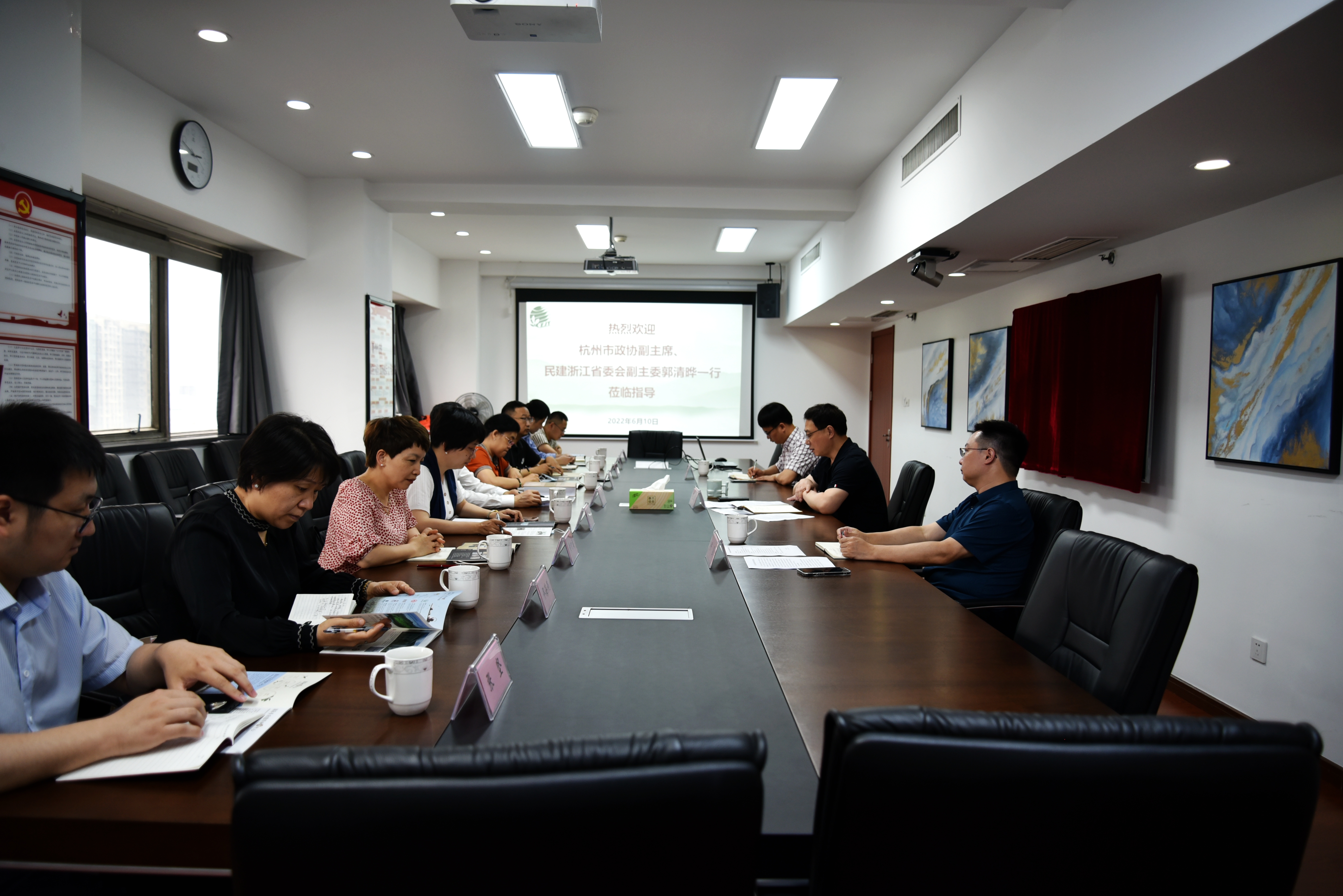 杭州市政协副主席、民建浙江省委会副主委郭清晔一行莅临LD.COM-乐动(中国)调研指导