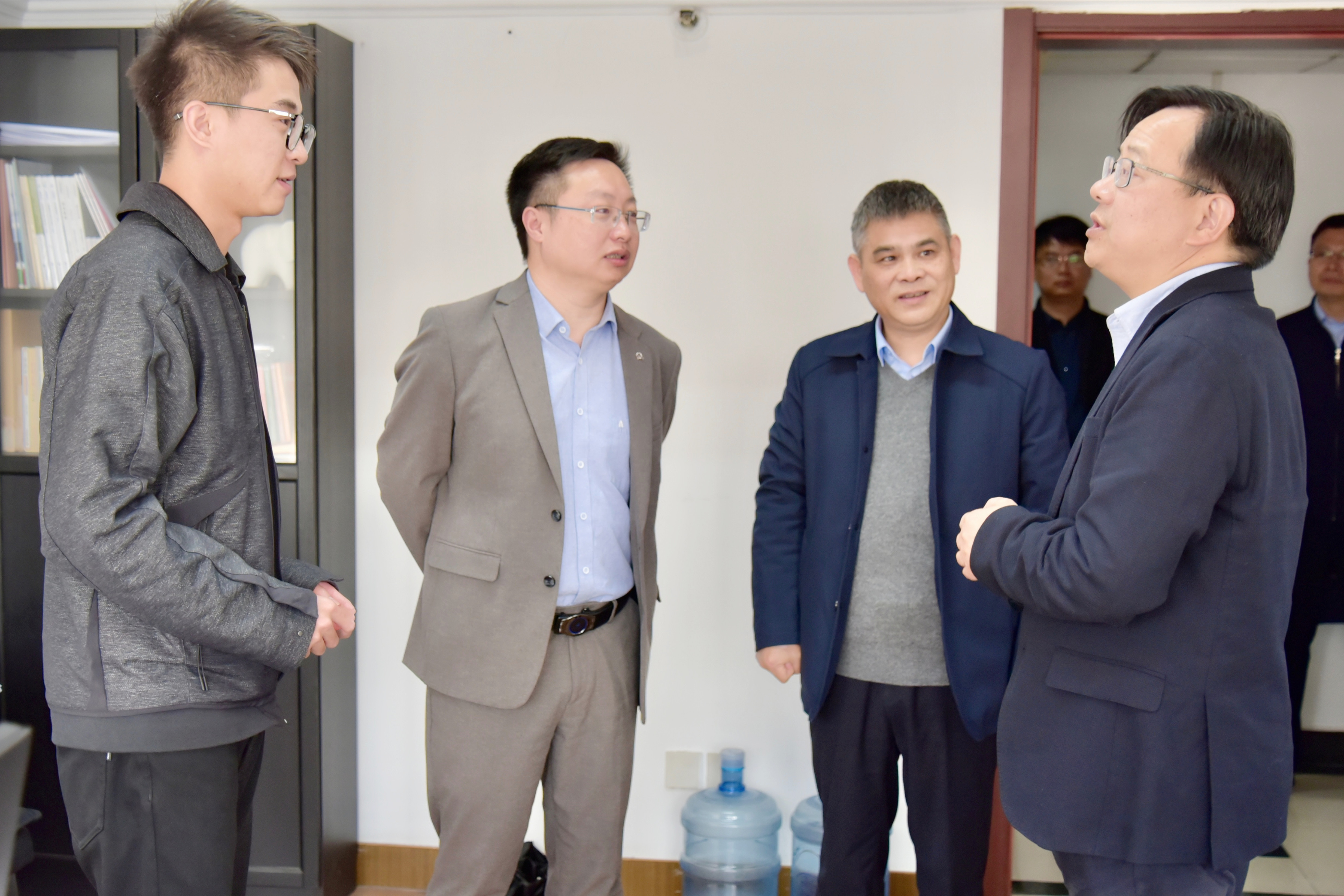 开工首日丨省供销社领导走访慰问鼓干劲! 开工首日丨省供销社领导走访慰问鼓干劲!