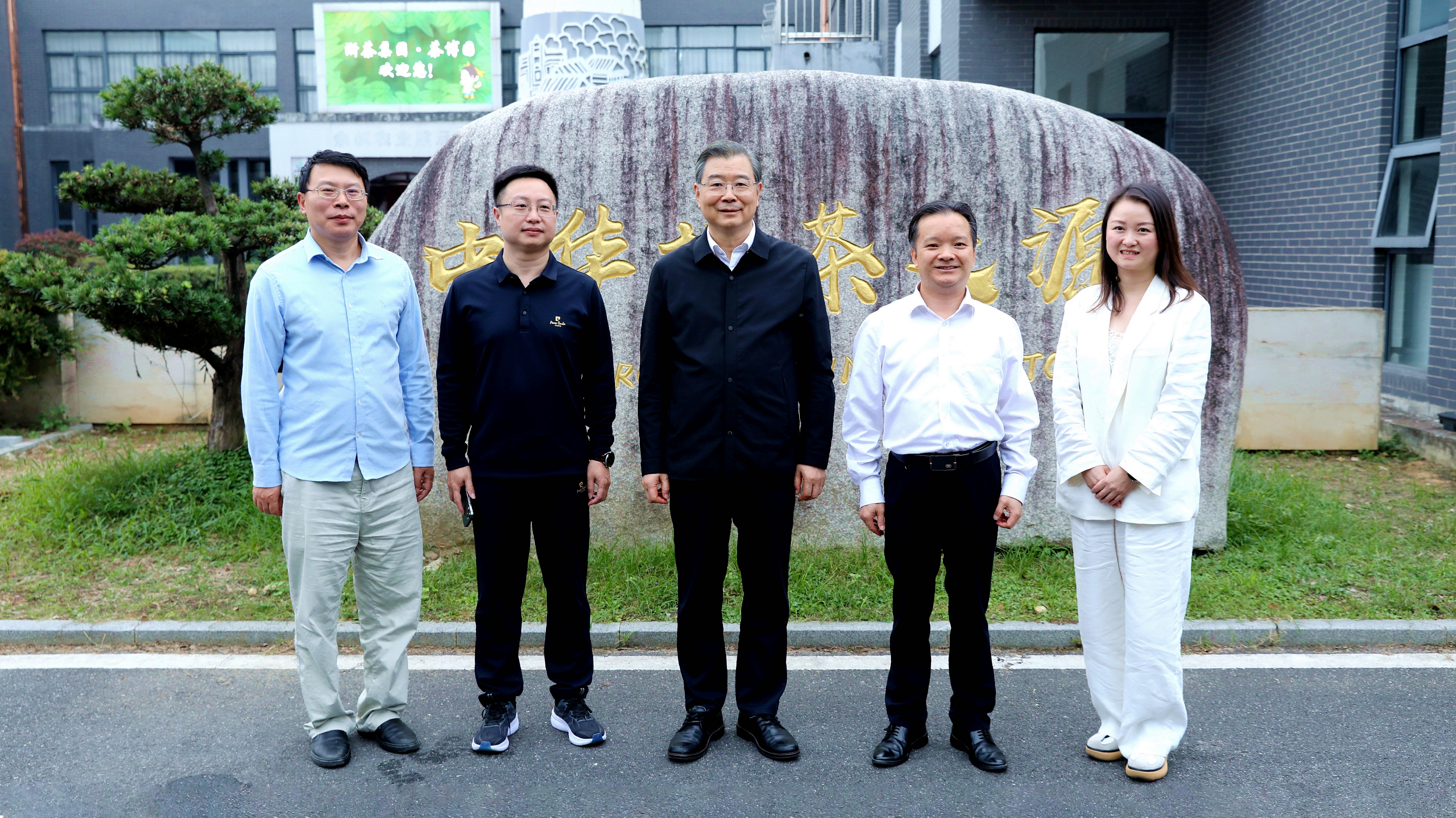 省政协副主席、九三学社省委会主委叶正波调研LD.COM-乐动(中国)九宇有机公司 省政协副主席、九三学社省委会主委叶正波调研LD.COM-乐动(中国)九宇有机公司