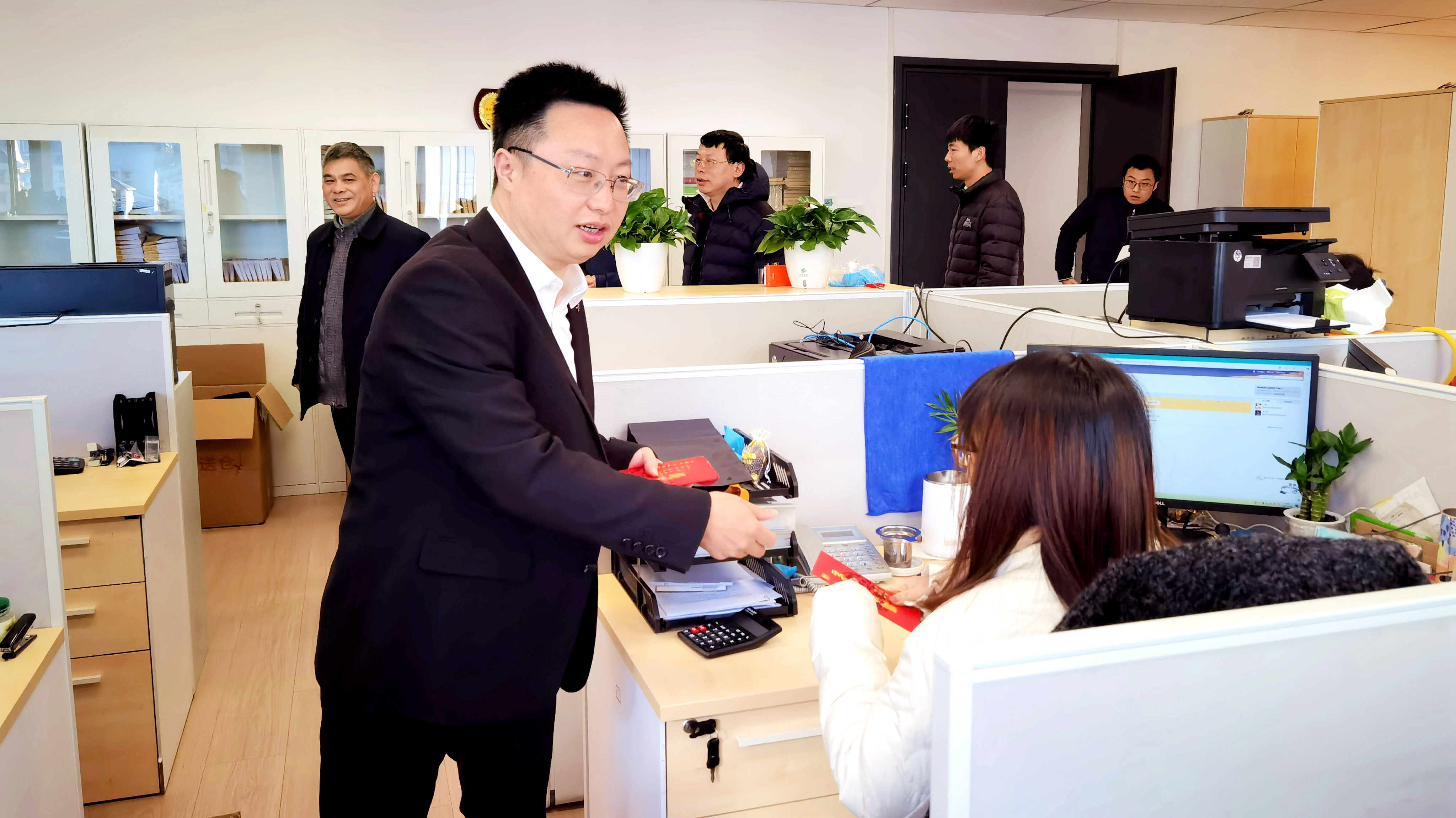 开工首日鼓干劲 凝心聚力启新程丨LD.COM-乐动(中国)领导开展2025新春开工慰问 开工首日鼓干劲 凝心聚力启新程丨LD.COM-乐动(中国)领导开展2025新春开工慰问